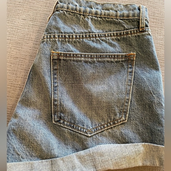 GAP 1969 Best Girlfriend Cuffed High Rise Denim Shorts Size 28R EUC - Picture 5 of 12